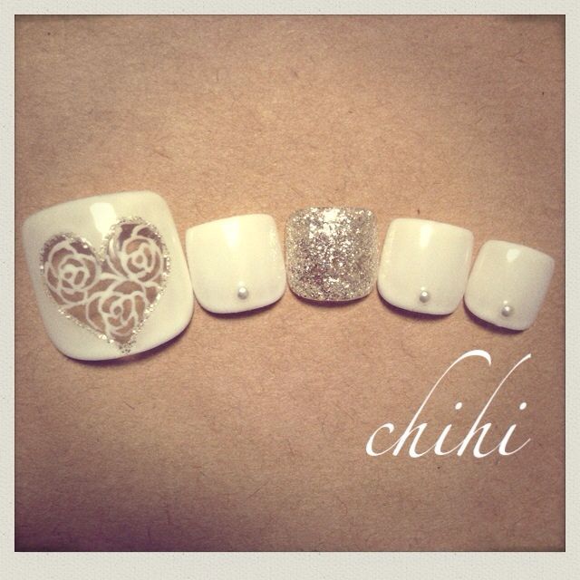 つま先まで完璧に可愛く！気分があがる可愛いフットネイルをあつめました♡にて紹介している画像