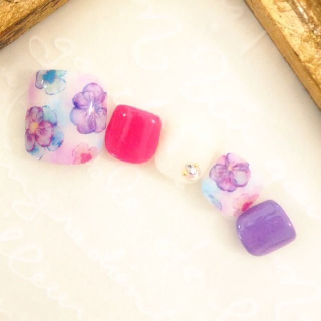つま先まで完璧に可愛く！気分があがる可愛いフットネイルをあつめました♡にて紹介している画像