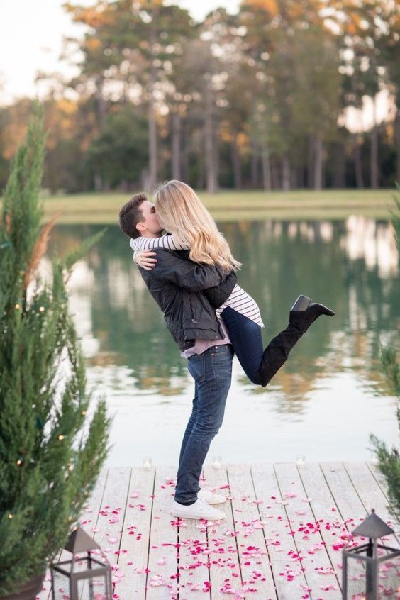 Are You a "Box-Open" Type or a "Go Together" Type? A Summary of the Pros and Cons of How to Receive an Engagement Ring.にて紹介している画像