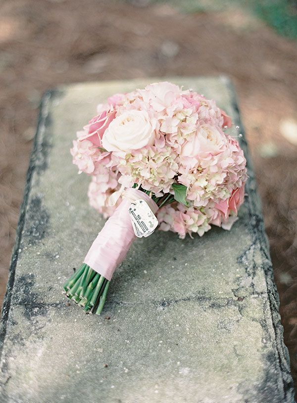 Pink is Still the Most Popular! A Romantic and Feminine Pink Bouquet Catalogにて紹介している画像