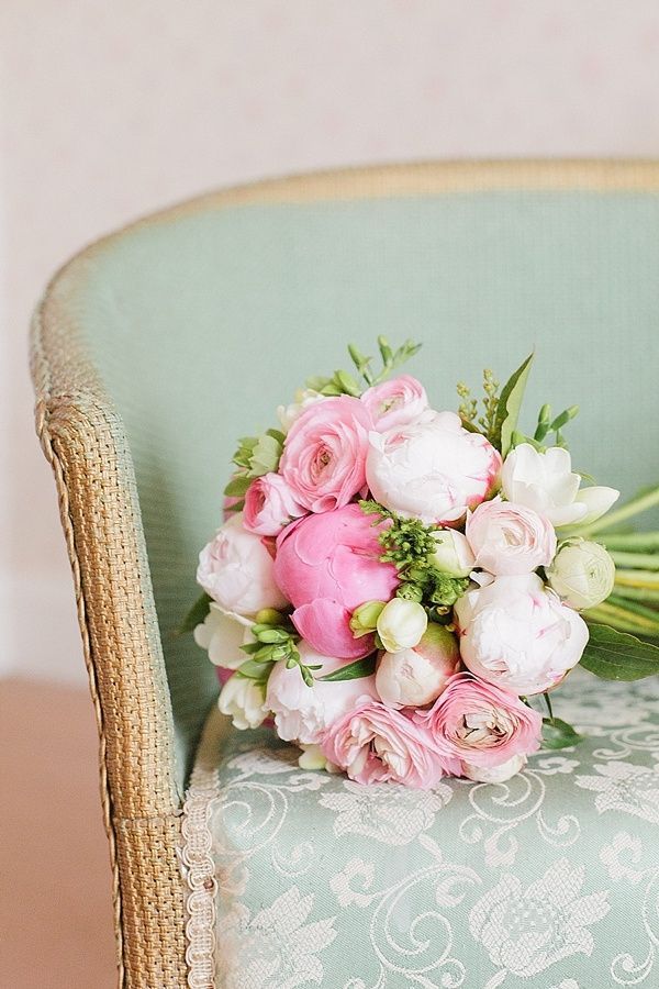 Pink is Still the Most Popular! A Romantic and Feminine Pink Bouquet Catalogにて紹介している画像