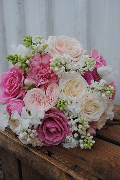 Pink is Still the Most Popular! A Romantic and Feminine Pink Bouquet Catalogにて紹介している画像