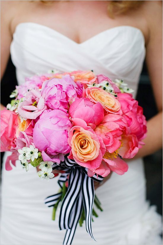 Pink is Still the Most Popular! A Romantic and Feminine Pink Bouquet Catalogにて紹介している画像