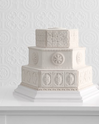 Pure White: A Collection of Snowy White Wedding Cakes ♡にて紹介している画像