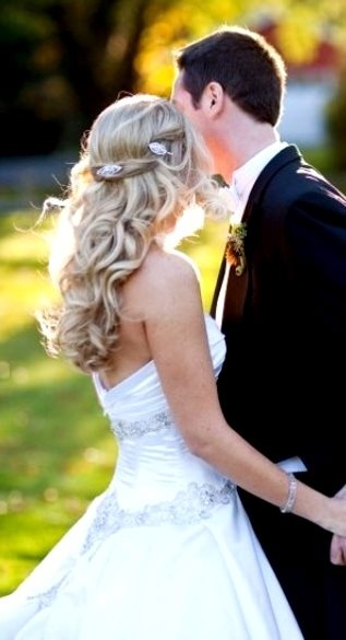 "ねじるだけ"で簡単♡デートにもぴったりな流行りのねじりハーフアップ♡にて紹介している画像