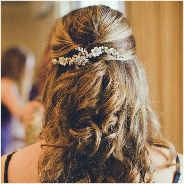 "ねじるだけ"で簡単♡デートにもぴったりな流行りのねじりハーフアップ♡にて紹介している画像