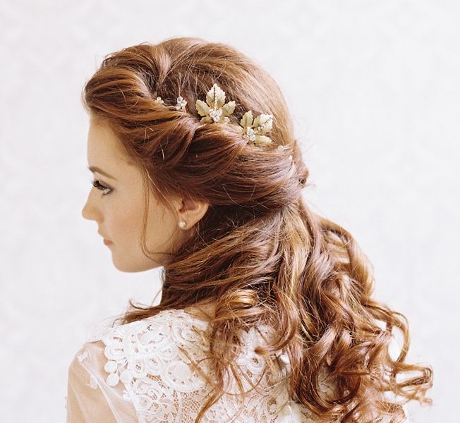 "ねじるだけ"で簡単♡デートにもぴったりな流行りのねじりハーフアップ♡にて紹介している画像