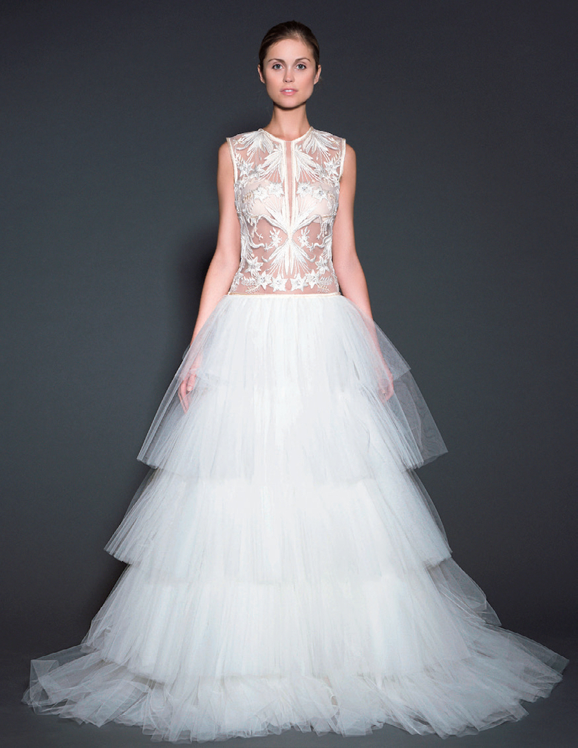 "Discover the Hottest New Dress Trend: The Illusion Dress That Reveals Your Skin!"にて紹介している画像