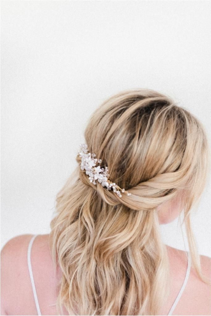 "ねじるだけ"で簡単♡デートにもぴったりな流行りのねじりハーフアップ♡にて紹介している画像