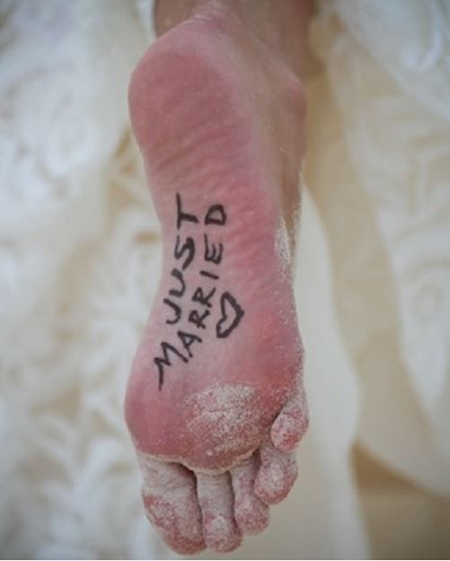 "How to Announce Your Marriage on Social Media without Jeopardizing Your Friendship"にて紹介している画像