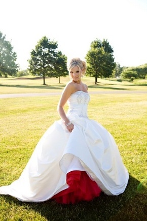 Add a Touch of Sexy RED This Christmas with Points: Embrace Your Inner Sophisticated Woman!にて紹介している画像