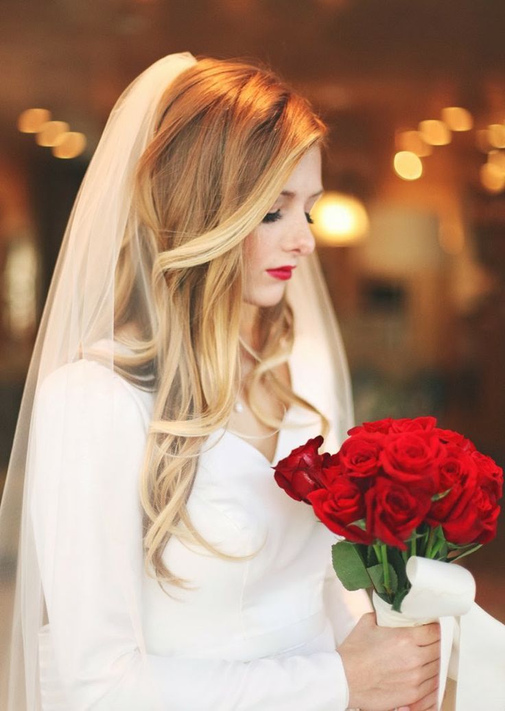 Add a Touch of Sexy RED This Christmas with Points: Embrace Your Inner Sophisticated Woman!にて紹介している画像