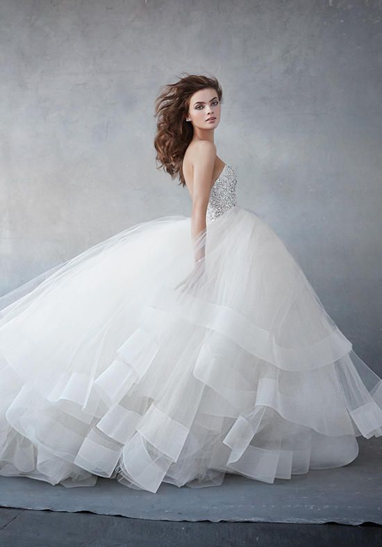 这条裙摆的线条＊引人注目的可爱马鬃婚纱♡にて紹介している画像