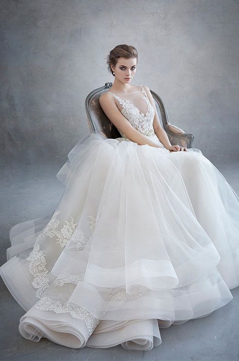 这条裙摆的线条＊引人注目的可爱马鬃婚纱♡にて紹介している画像