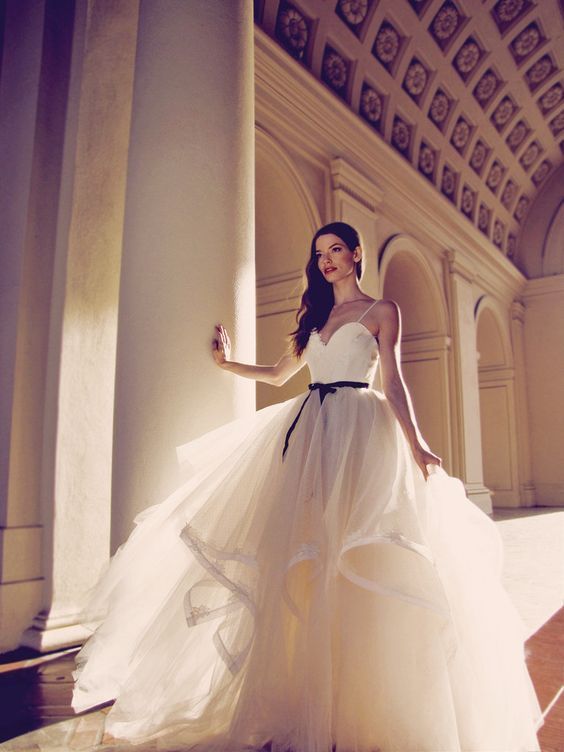 这条裙摆的线条＊引人注目的可爱马鬃婚纱♡にて紹介している画像