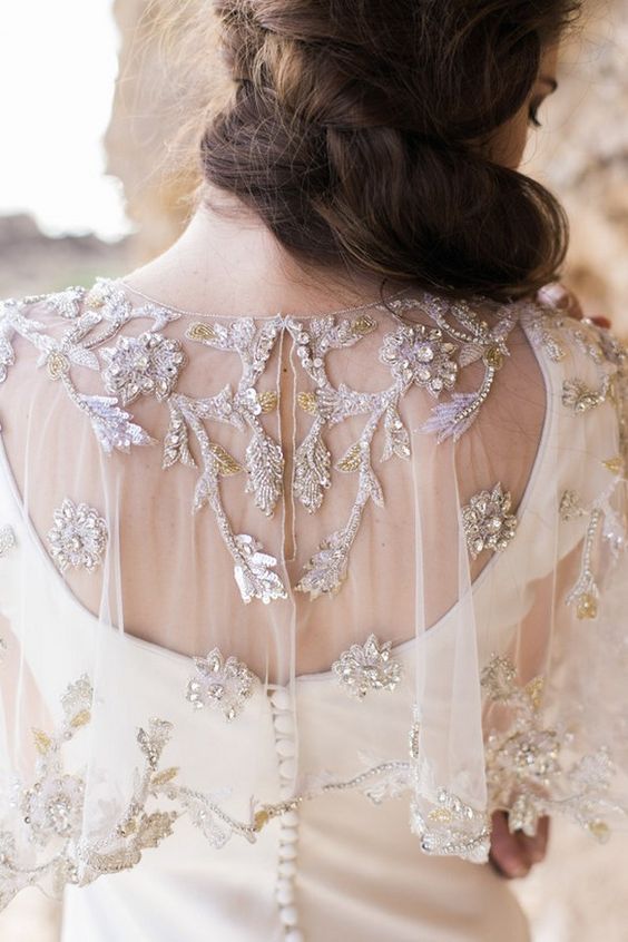 "Classic Wedding Dresses Reimagined: Adorable 2-Way Styles with Shoulder Jewelry Trend from Abroad!"にて紹介している画像