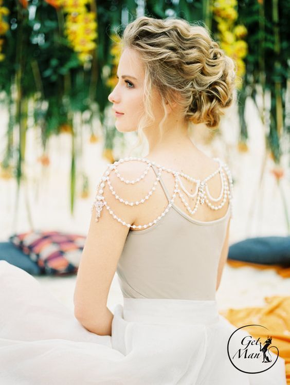 "Classic Wedding Dresses Reimagined: Adorable 2-Way Styles with Shoulder Jewelry Trend from Abroad!"にて紹介している画像