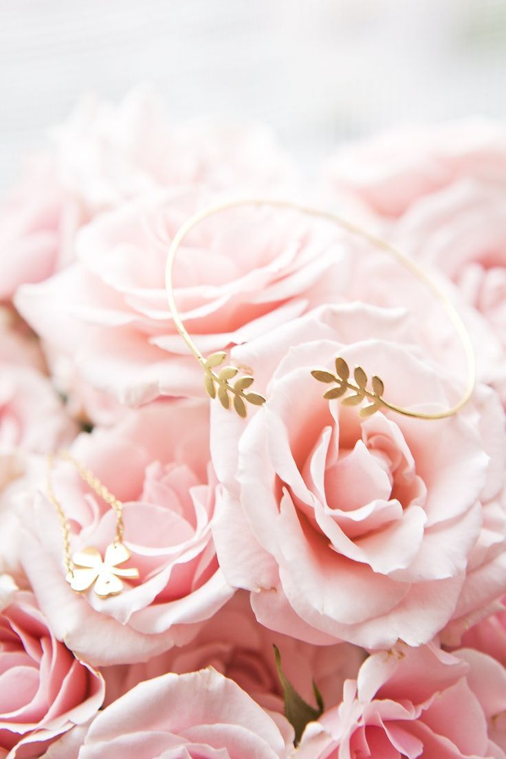 "10 Adorable Images of Pink and Gold"にて紹介している画像