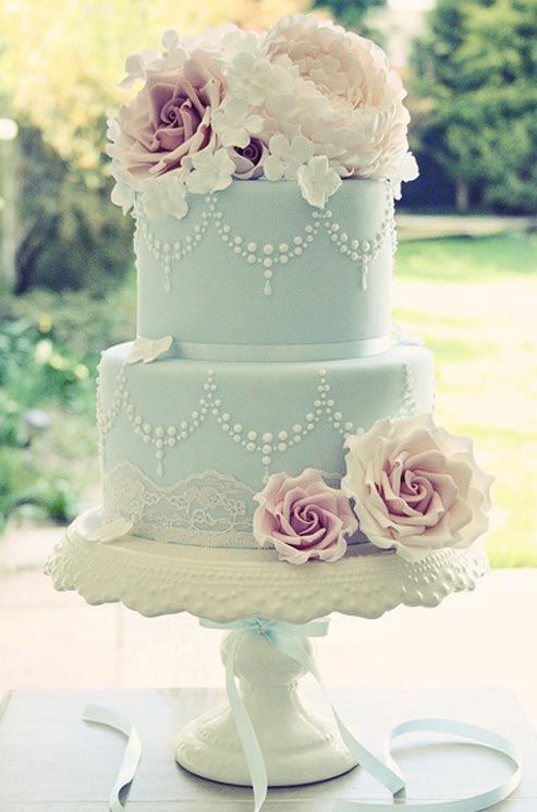 "PINK ROSE"がアクセント♡パステルカラーのwedding cakeをあつめましたにて紹介している画像
