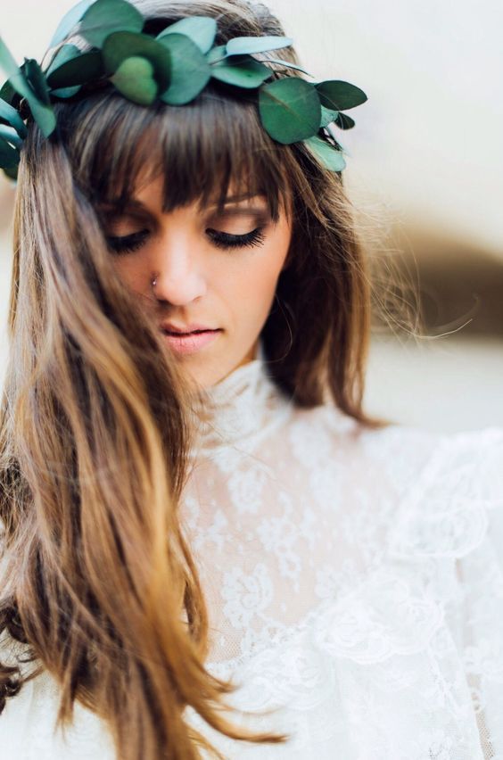 "10 Recommended Leaf Head Accessories for Natural Brides Like a Goddess Wrapped in Leaves ♡"にて紹介している画像