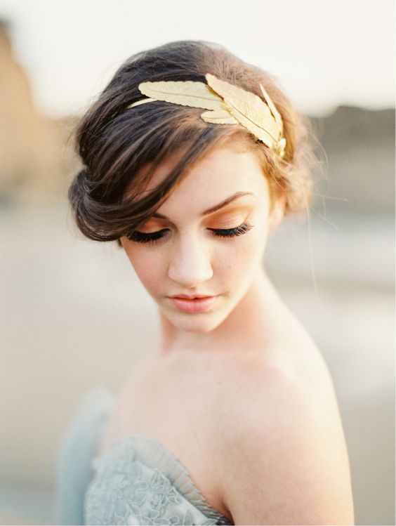 "10 Recommended Leaf Head Accessories for Natural Brides Like a Goddess Wrapped in Leaves ♡"にて紹介している画像