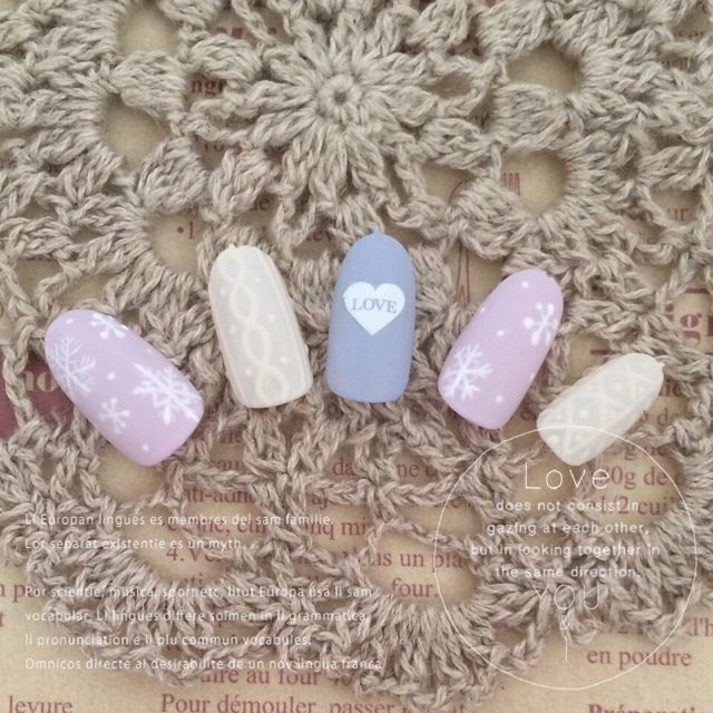 Cozy Knit Nails: Adorable Winter Manicure for Your Fingers ♬にて紹介している画像