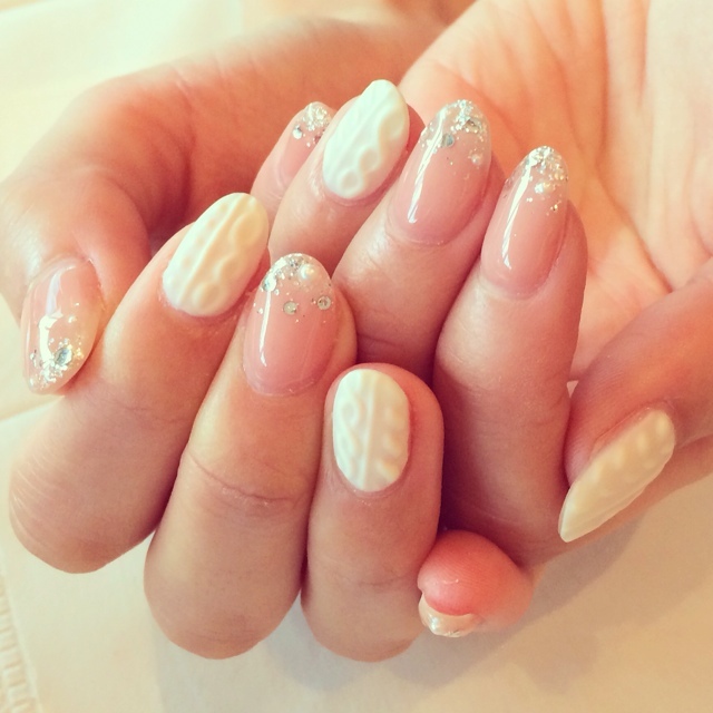 Cozy Knit Nails: Adorable Winter Manicure for Your Fingers ♬にて紹介している画像