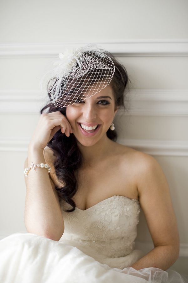 Perfect Hair Accessories for Updos: Sparkling and Adorable Large Combs!にて紹介している画像