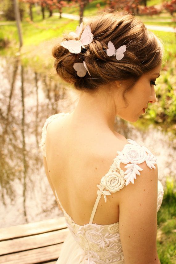 Perfect Hair Accessories for Updos: Sparkling and Adorable Large Combs!にて紹介している画像