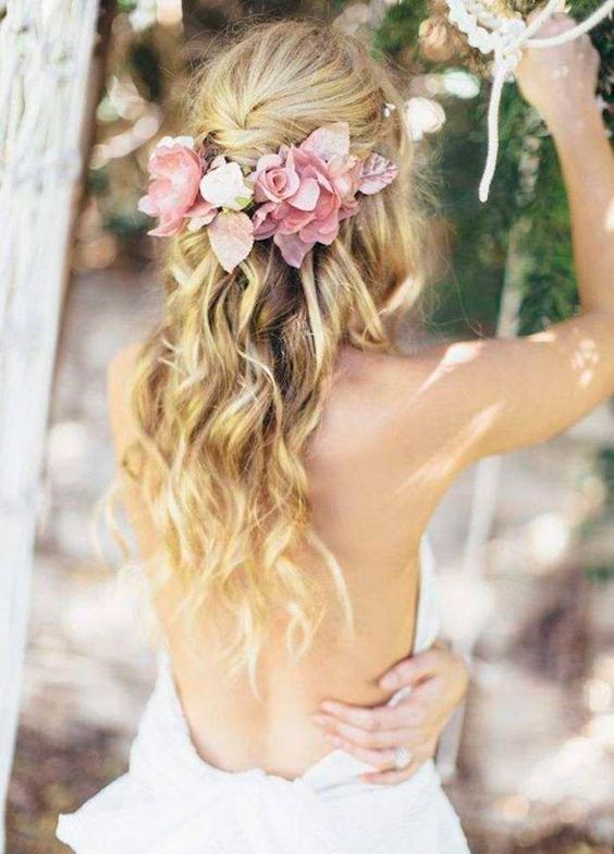The Stylish Bride's Secret: Recommended Bridal Hair Tips for Different Venues ♡にて紹介している画像