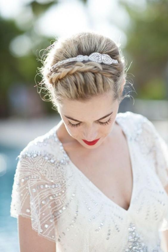 The Stylish Bride's Secret: Recommended Bridal Hair Tips for Different Venues ♡にて紹介している画像