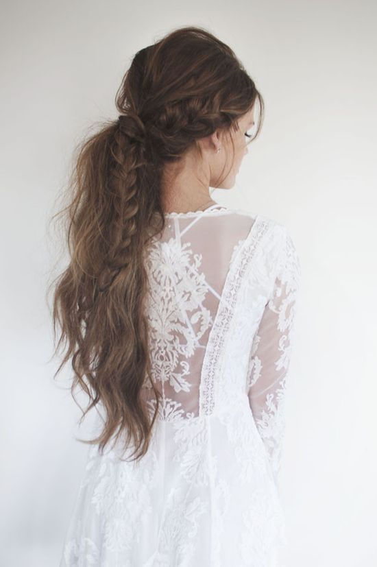 The Stylish Bride's Secret: Recommended Bridal Hair Tips for Different Venues ♡にて紹介している画像
