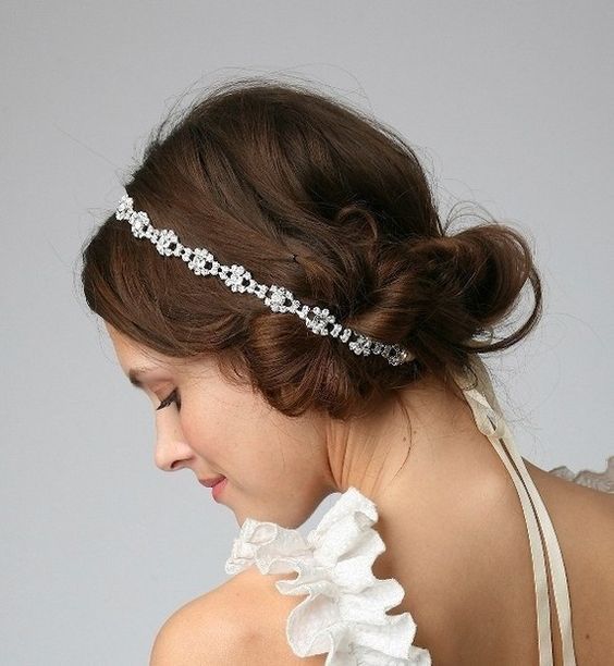 The Stylish Bride's Secret: Recommended Bridal Hair Tips for Different Venues ♡にて紹介している画像