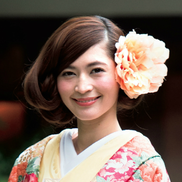 "Perfectly Suited for Traditional Attire: Trending Hairstyles to Highlight Your Elegant 'Wako Wedding' Makeover!"にて紹介している画像