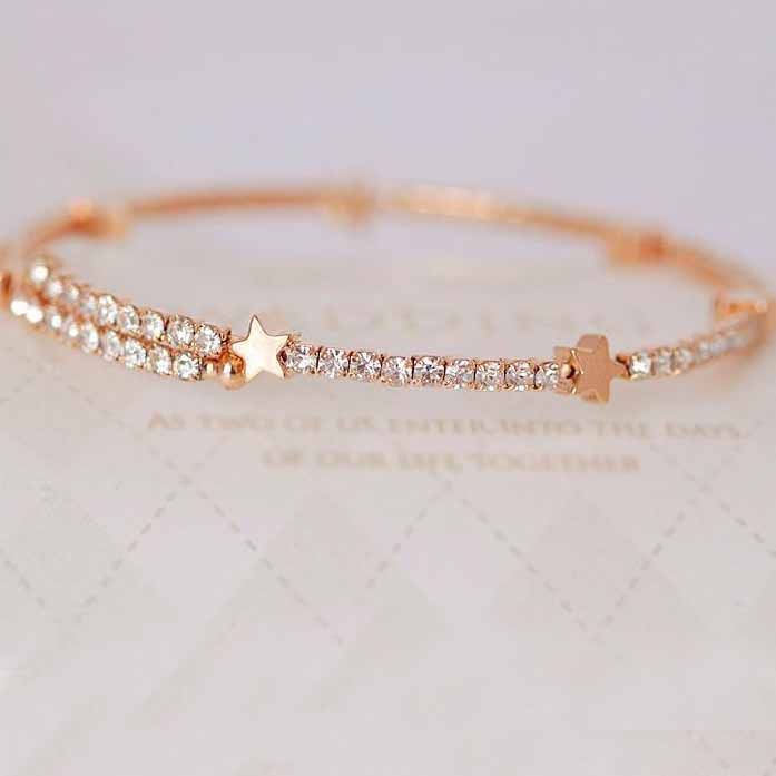 Wishing Upon a Star: A Collection of Adorable Sparkling Star Imagery ♡にて紹介している画像