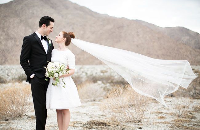 Eternal Love Symbol: A Collection of Breathtaking Images of Long Veilsにて紹介している画像