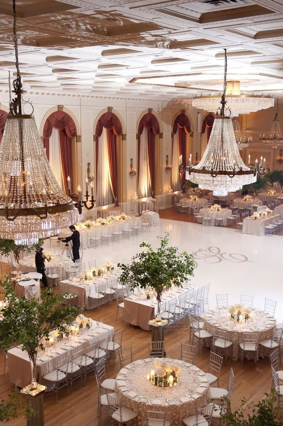 Creative Table Layout Ideas for a Wedding Reception: Plenty of Fun for Guests in a Spacious Venue! ♡にて紹介している画像