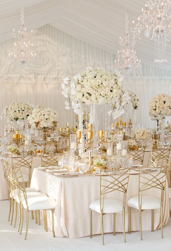 Creative Table Layout Ideas for a Wedding Reception: Plenty of Fun for Guests in a Spacious Venue! ♡にて紹介している画像