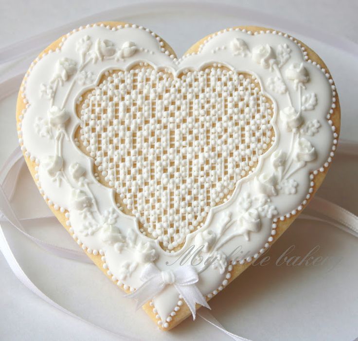 芸術的なうつくしさ！繊細なレースをほどこしたアイシングクッキーが感動の可愛さ♡にて紹介している画像