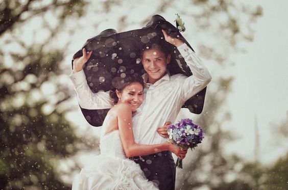 "Beautiful Wedding Photos Even in the Rain! 9 Stunning Shots to Capture When It Rains"にて紹介している画像