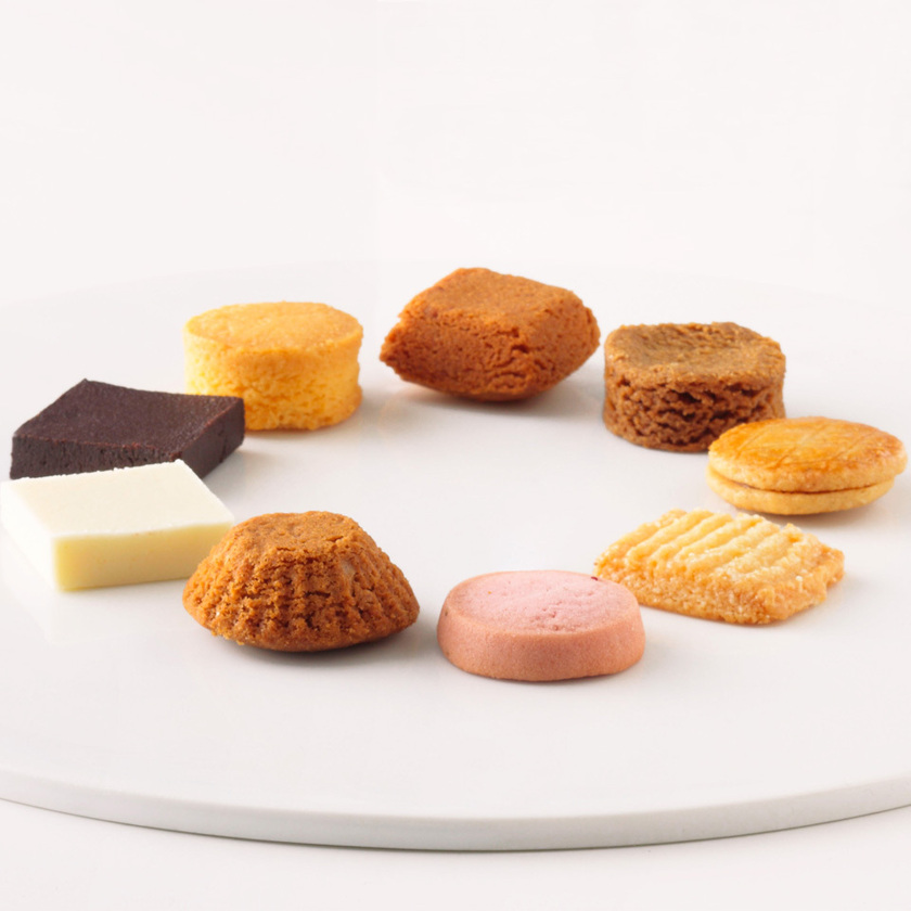 Delicious Treats from the Department Store Basement: Henri Charpentier's Adorable Sweets for Perfect Little Gifts and Favors!にて紹介している画像