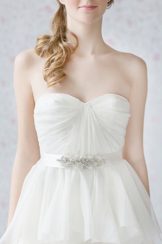 Sash Belt Designs Featuring "Delicate and Charming" Points to Match Your Wedding Dress ♡にて紹介している画像