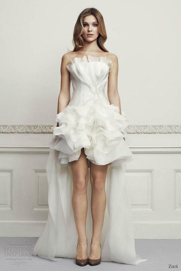 前はショート、後ろはロング♡アシンメトリーな“はためかせ風”ドレスはいかが？にて紹介している画像