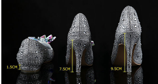 "Can You Really Buy the Forever Dream of Every Girl – the Glass Slippers – for Just 6,980 Yen?"にて紹介している画像