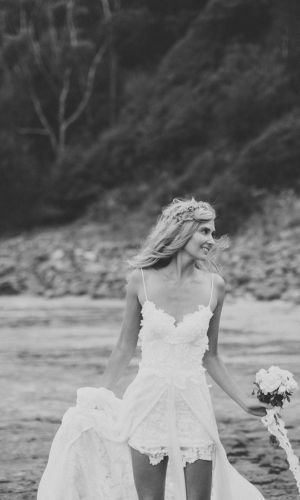 前はショート、後ろはロング♡アシンメトリーな“はためかせ風”ドレスはいかが？にて紹介している画像