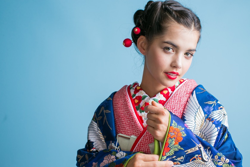 Discover Adorably Cute Traditional Japanese Hairstyles! The Unique Headpieces from Bridal Kimono Boutique 'CUCURU' Are Absolutely Stunning♡にて紹介している画像