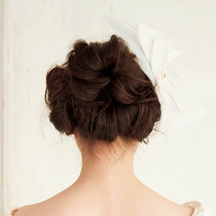 "5 Chic Noble Hair Arrangements Taught by Popular Hair and Makeup Artist Michi Shimizu, Who Also Works with Real Brides"にて紹介している画像