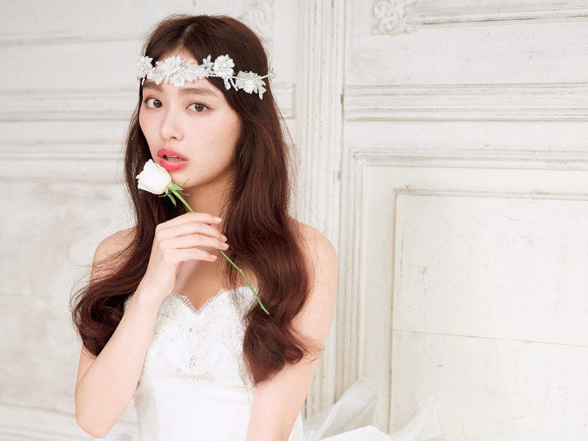 "5 Chic Noble Hair Arrangements Taught by Popular Hair and Makeup Artist Michi Shimizu, Who Also Works with Real Brides"にて紹介している画像