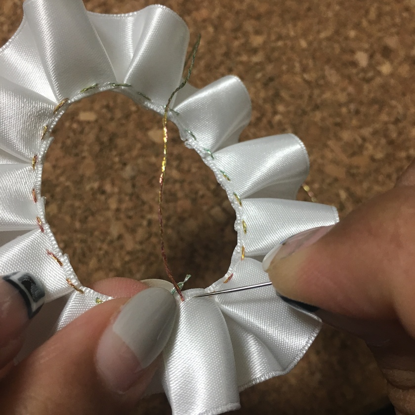 Essential Items for Weddings: How to Make Wedding Rosettes (Advanced Guide) ♡にて紹介している画像