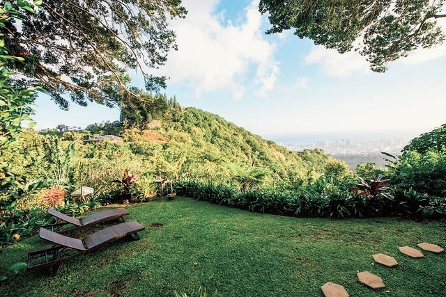 "Attention Honeymooners and Guests Planning a Hawaiian Wedding! 10 Latest Topics from Hawaii*"にて紹介している画像